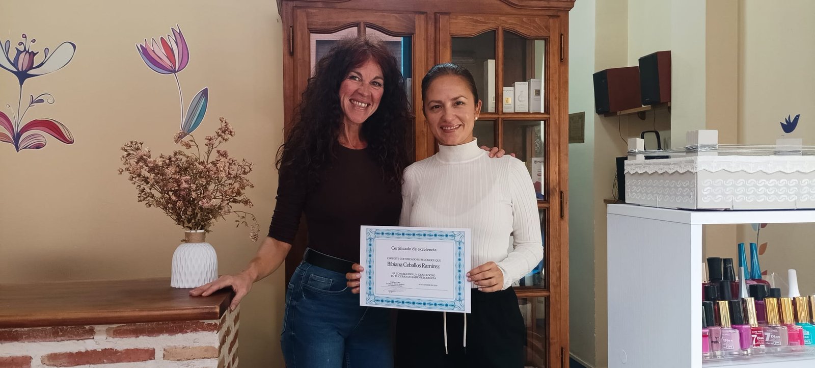 Bibiana Ceballos Ramírez graduada del curso de radiofrecuencia con Patricia Trigo